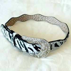 Nacona Zebra Rhinestone 25-27 x 1-1/4. Good to very good condition.